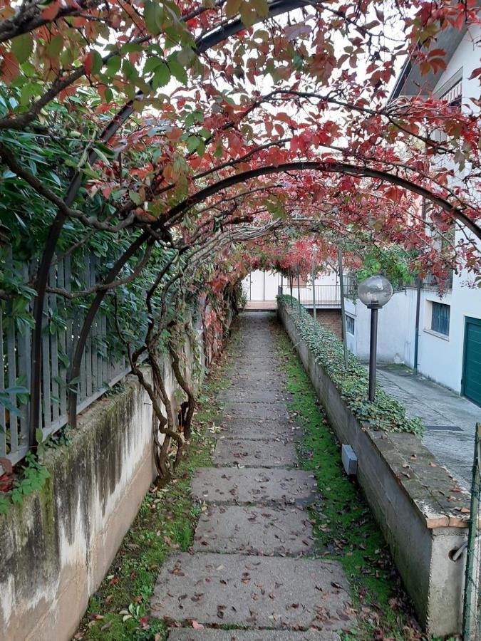 Appartamento Genziana - Con Vista Piscina E Garage Sirmione Exteriör bild
